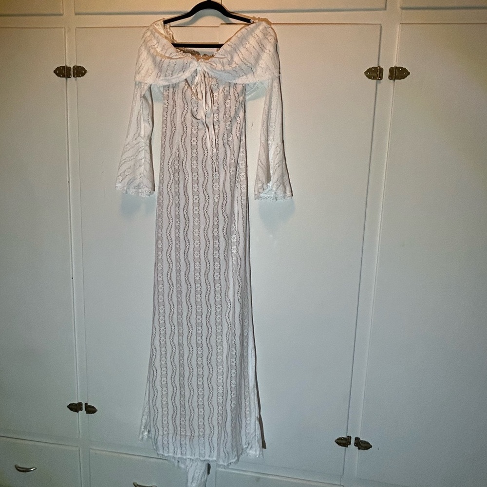 Elegant White Lace Off-Shoulder Dress - Picture 1 of 15